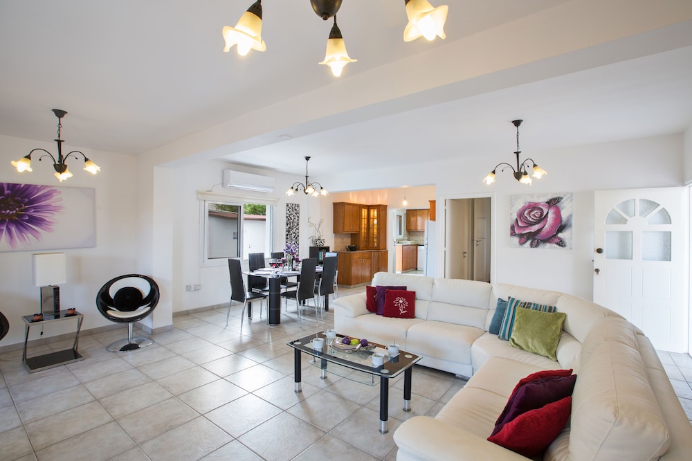 Protaras Holiday Villa Ds54, 3 Bedroom Villa in the Center