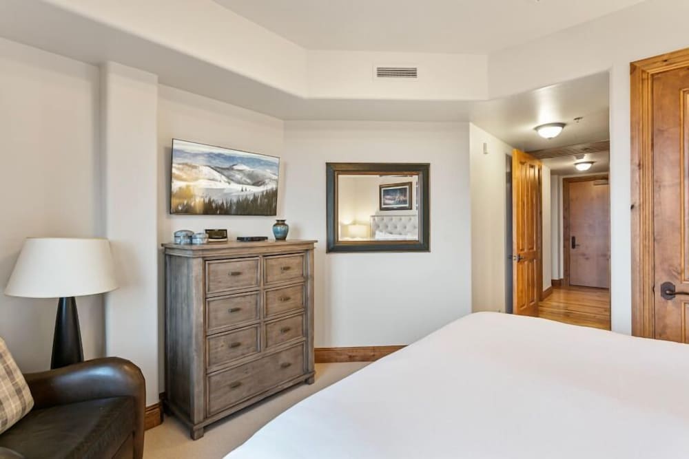 Grand Lodge - 3 Bedroom Deluxe #407 - Ski-in/out 3 Condo