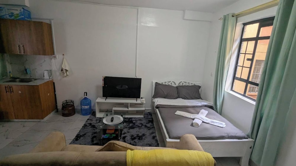 Studio 107, South B, Sana Sana