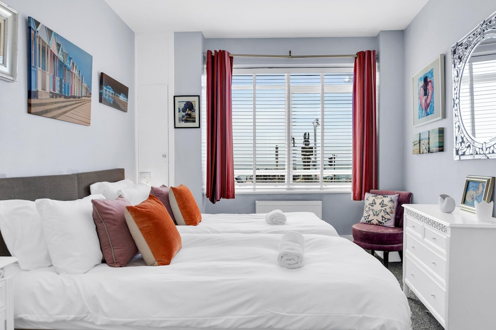 Deco Seafront - Seafront Apartment - Sleeps up to 6 view 4