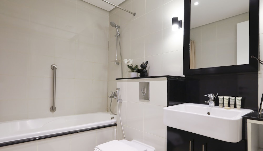 The Cosmopolitan Serene Living in a One Bedroom