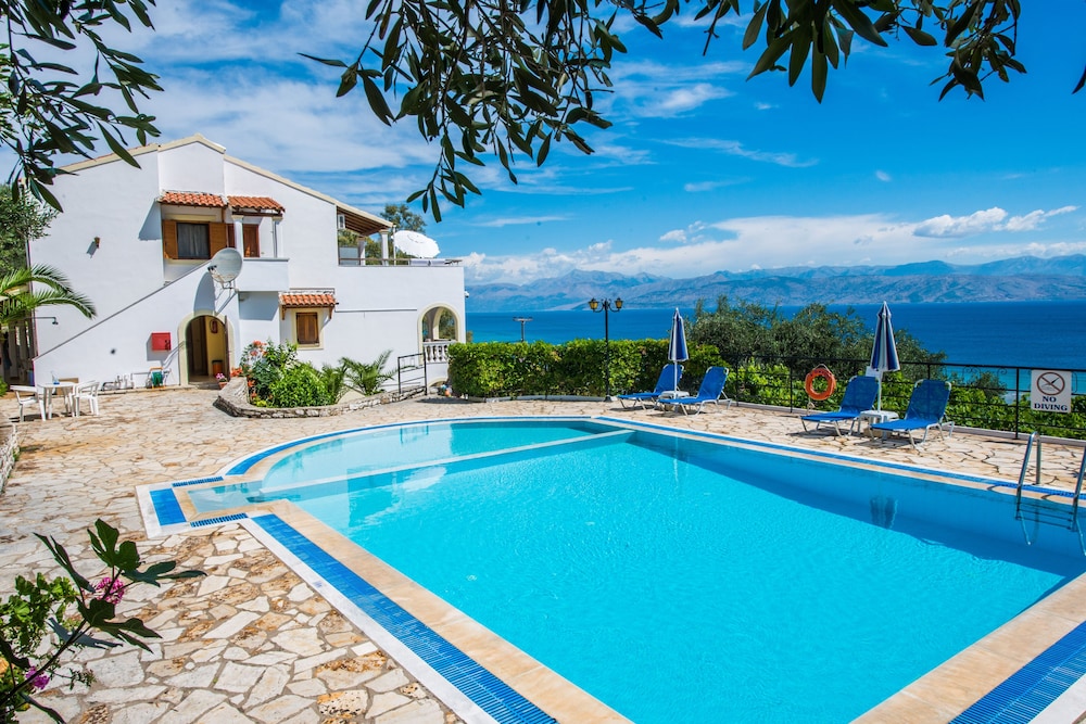 Dionysos Apartments