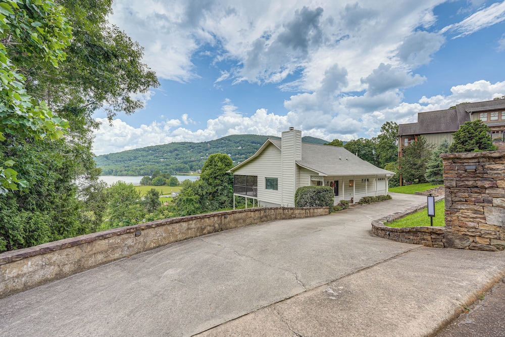 < 1 Mi to Lake Chatuge: Home w/ Mtn & Water Views!