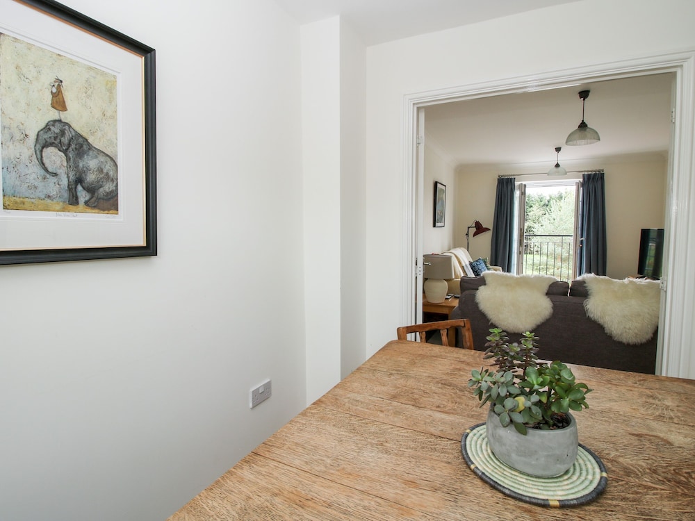 30 Poplar Close
