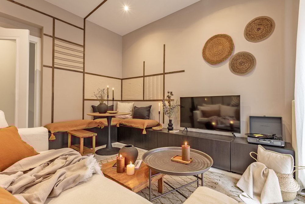 Gobi - 1 Bedroom and Office in Chamber