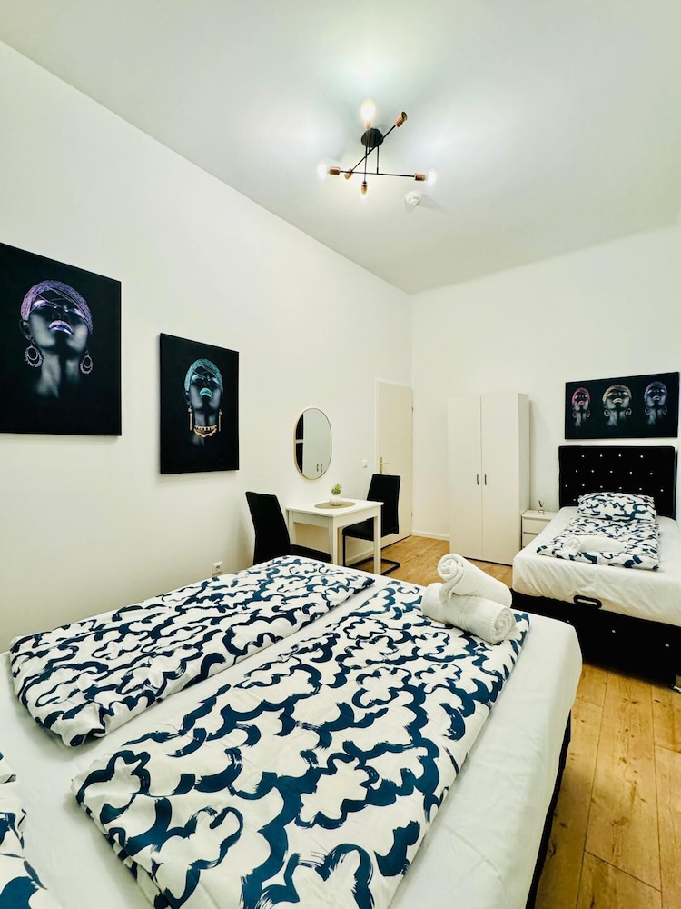Elegant Five Bedroom Residence Alterlaa