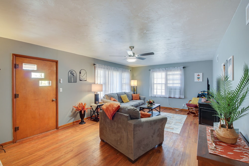 Missouri Escape w/ Furnished Patio, Near Downtown!