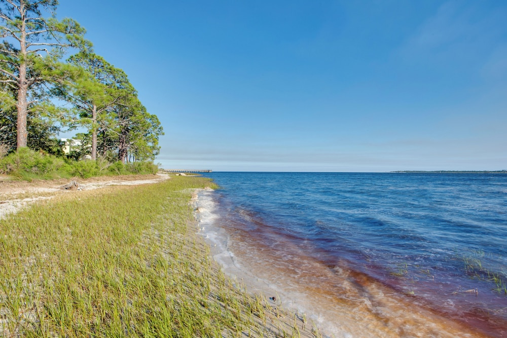 Relax & Refresh: Waterfront Cottage in Panacea