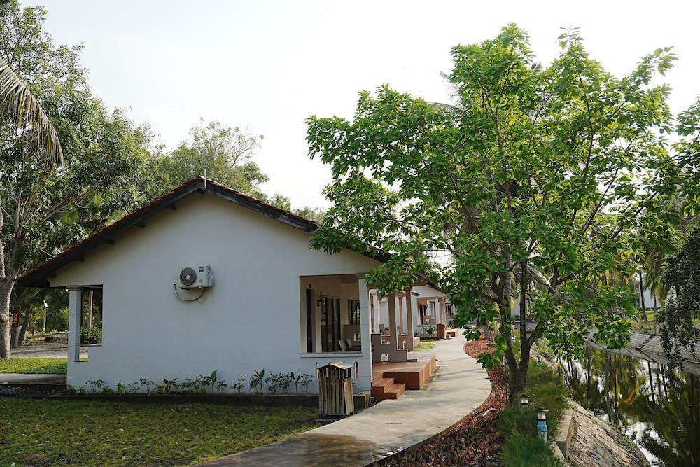 Dat Lanh Resort