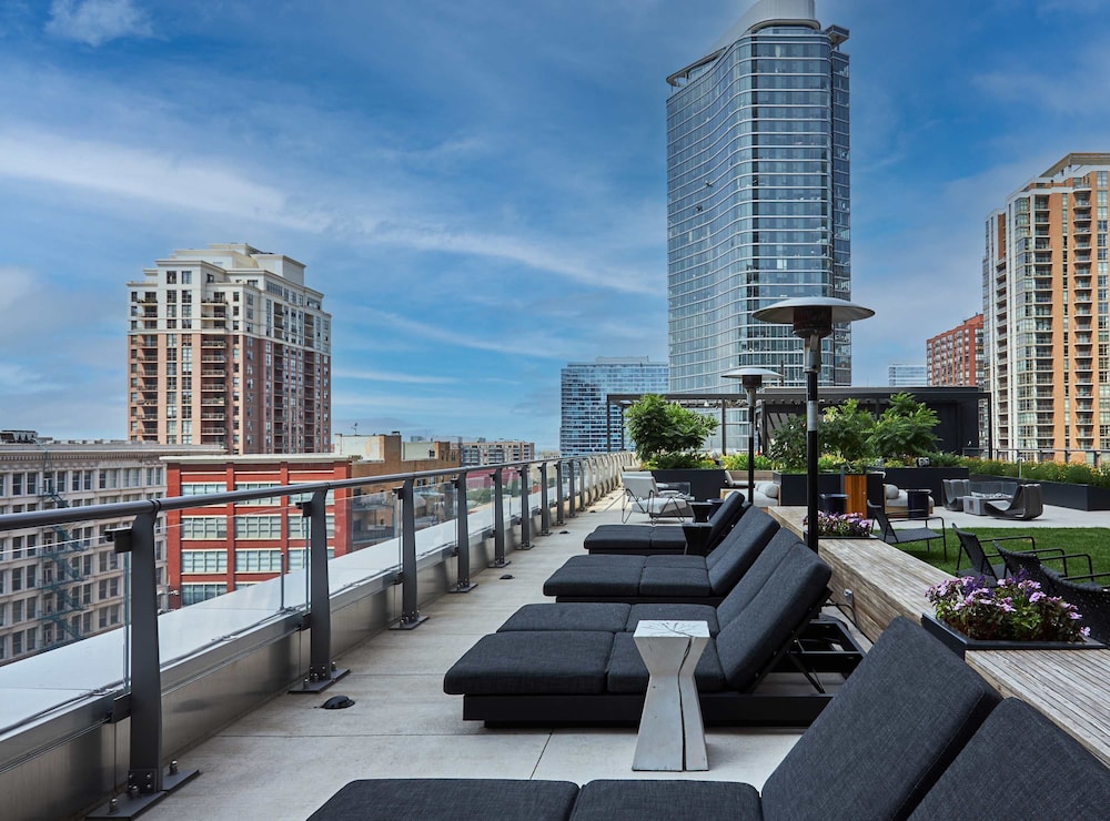 60 Fl Lake View Apt An Urban Oasis in the Sky
