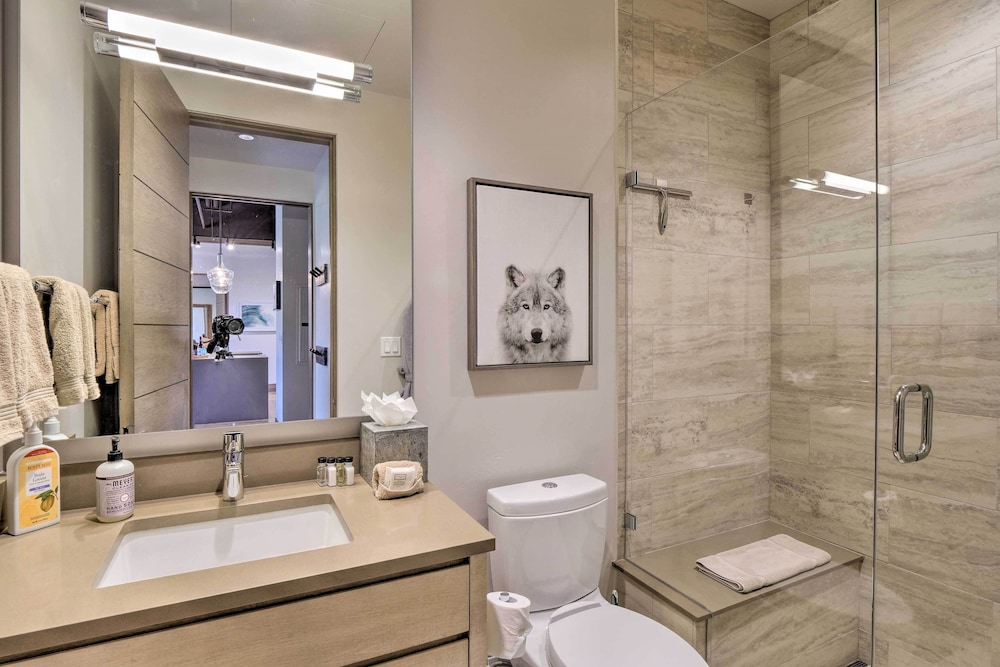 Luxury Loft in Avon w/ Pool + Hot Tub! view 3
