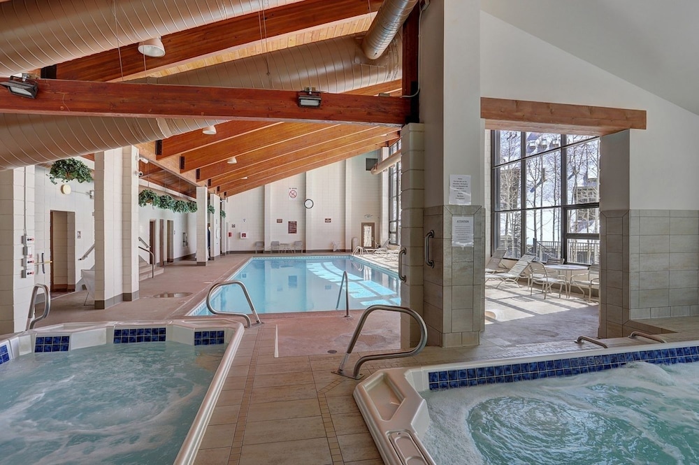 2056 The Pines 2 Bedroom Condo by RedAwning