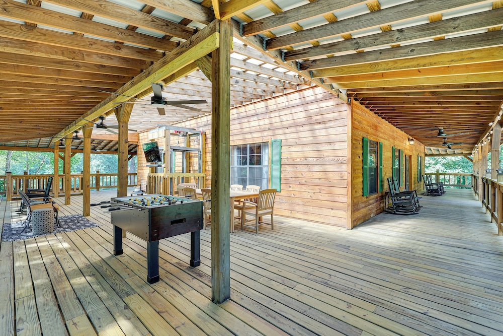 Creek Access, Games: Family-friendly Royal Retreat