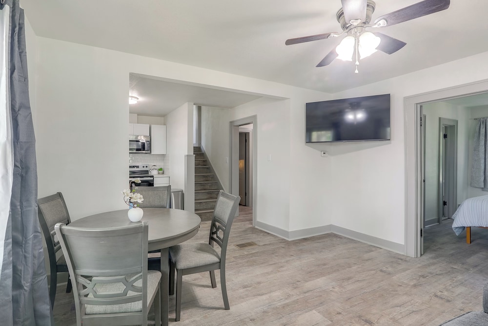 4 Mi to Dtwn: Charming Retreat in Wichita!