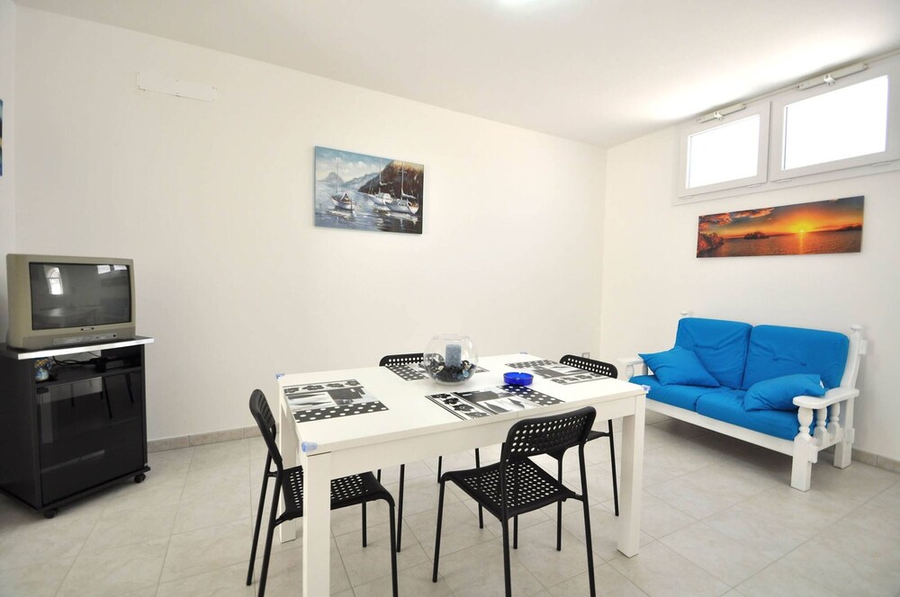 Villa Sacher Sleeps 12 Just 100 Metres From the sea