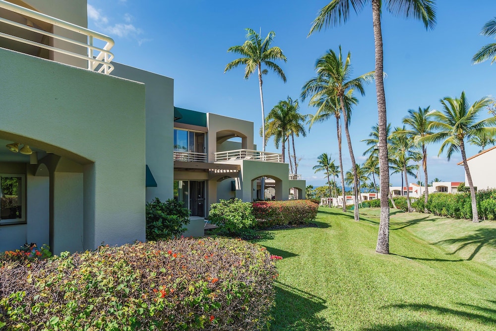 Tropical Paradise in Luxurious 1br, 2ba Ground Floor Unit, Garden View, Palms 801