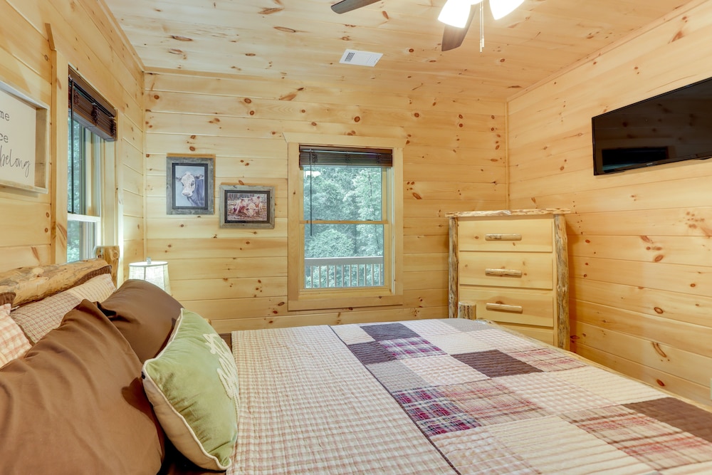 Cabin Near Blue Ridge w/ Fire Pit & Large Deck view 3