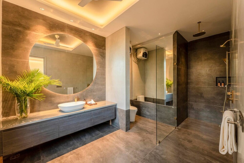 Lux 4bhk w Elevated Pool 3km to Beach Lazy Duck