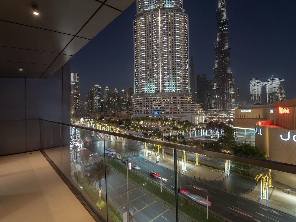 Luxurious & Stylish Apartments Across Dubai Mall - Burj Khalifa - City Views