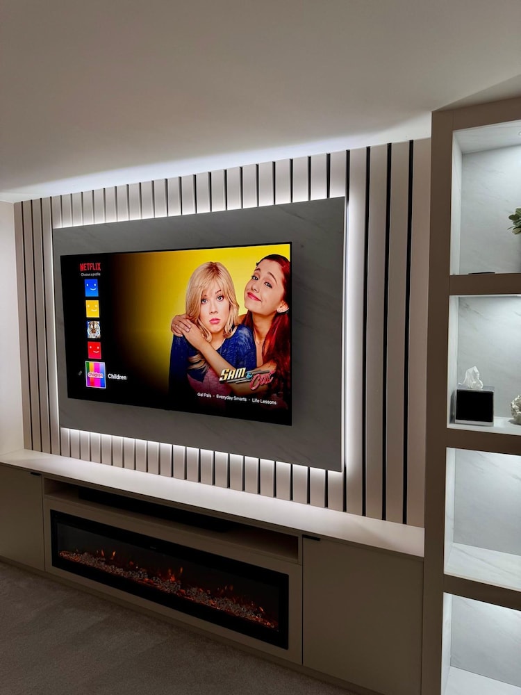 Luxurious Majestic 4 Bedroom- Free Parking
