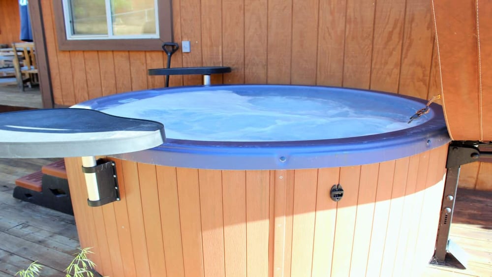 Hot Tub-Game Tables Aspen Glen