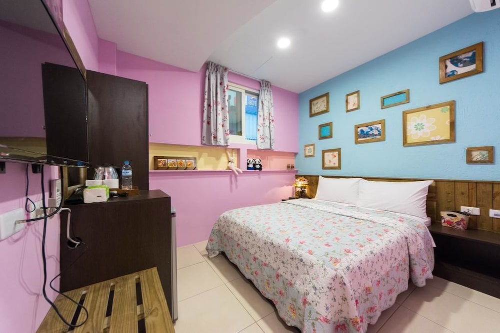 Sunrise Champs Hostel