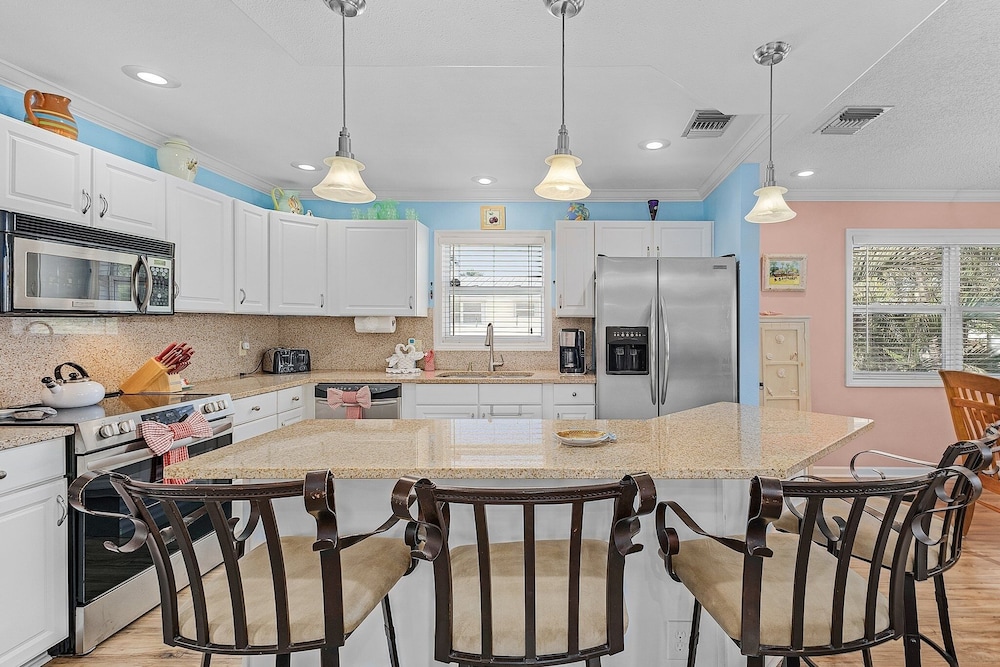 140 Barefoot Bungalow: 4br/2ba W/ Heated Pool! 4 Bedroom Home