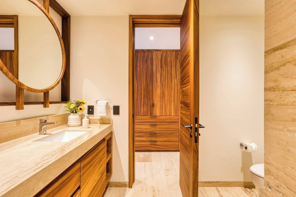 Group Apt #13 #16, no View, 3br, 12 pax