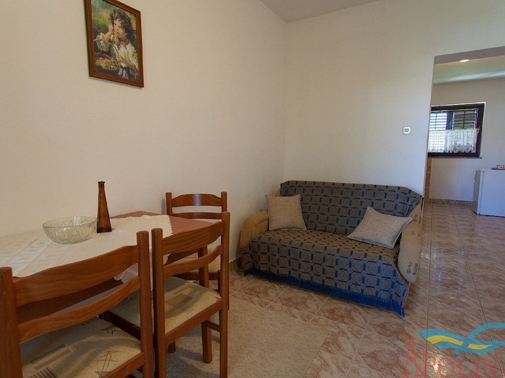 Spacious Apartment With Terrace & Garden Grill view 5