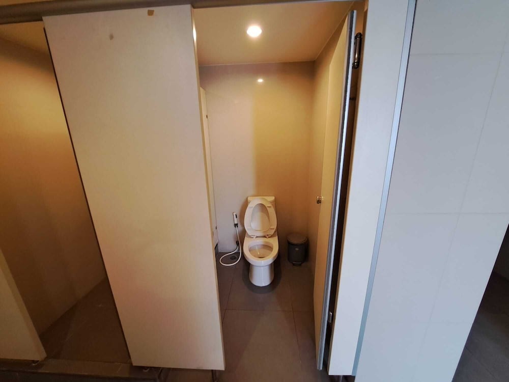 2D - 3 Bedroom Downtown Apartment With Shared Pool