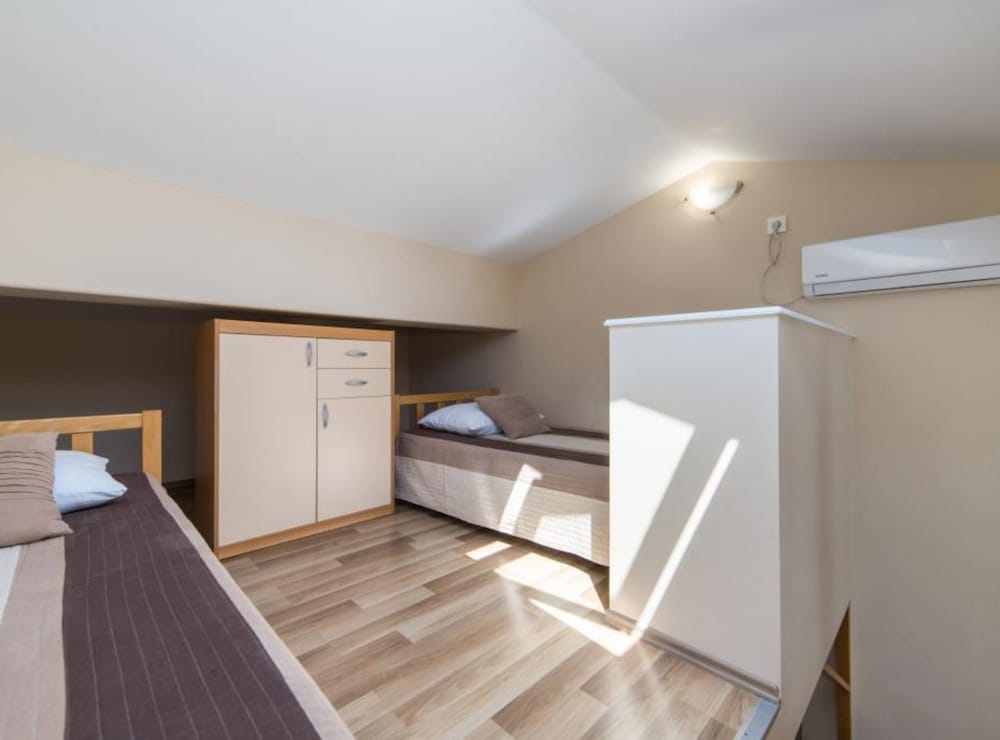 Apartments Nmn Drvenik