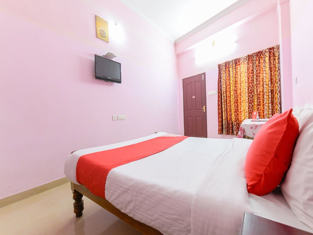OYO 11529 Diamond Residency