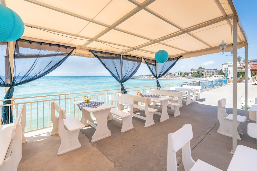 Nessebar Vacations - Family Hotel Evridika - Property Image 1