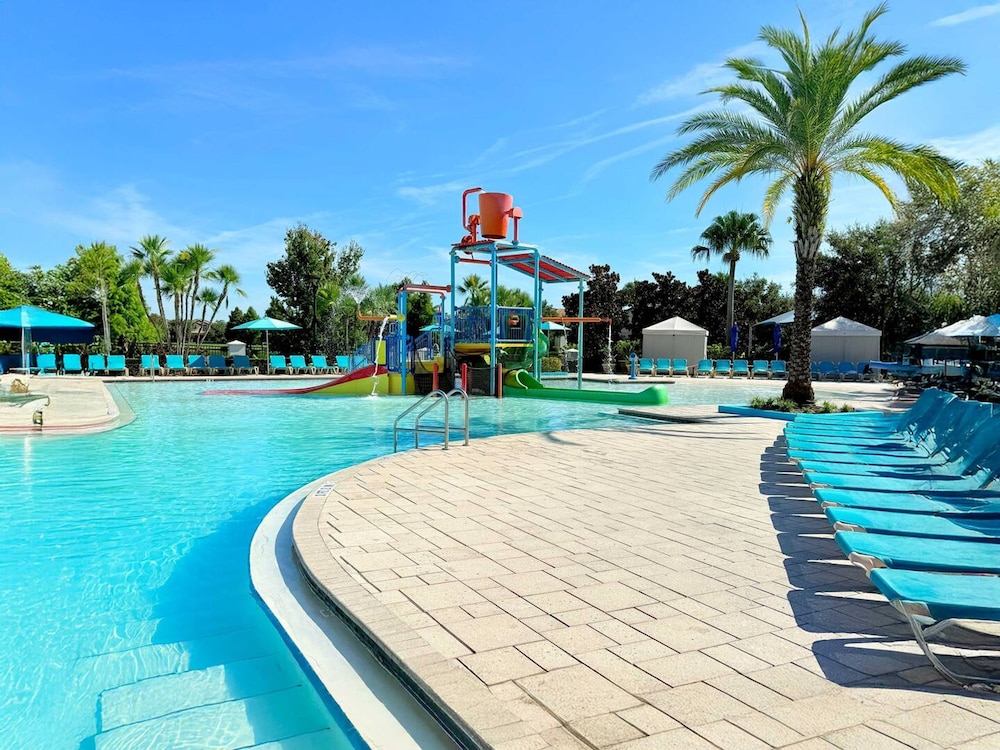 Family Villa in Windsor Lazy River BBQ Pool