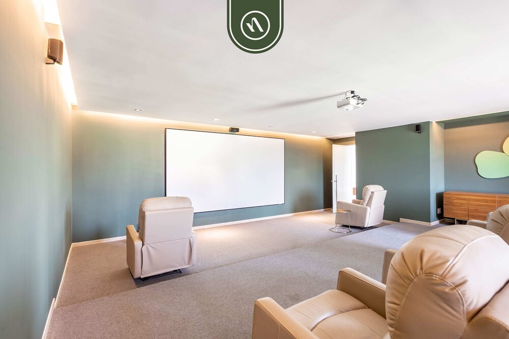 Luxury 3 BR Condo - Beach Access 1 Block Away