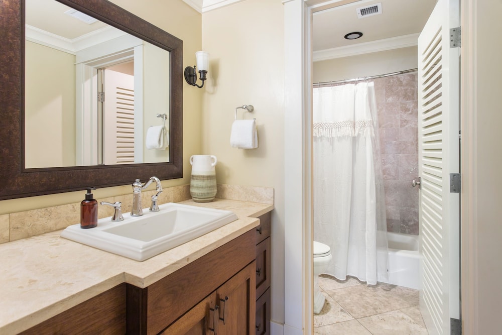 Poipu Penthouse W 2 Beaches Resort Amenities