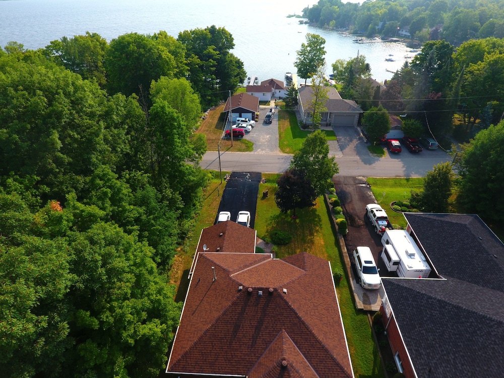 Tucked Inn the Harbour Bed & Breakfast