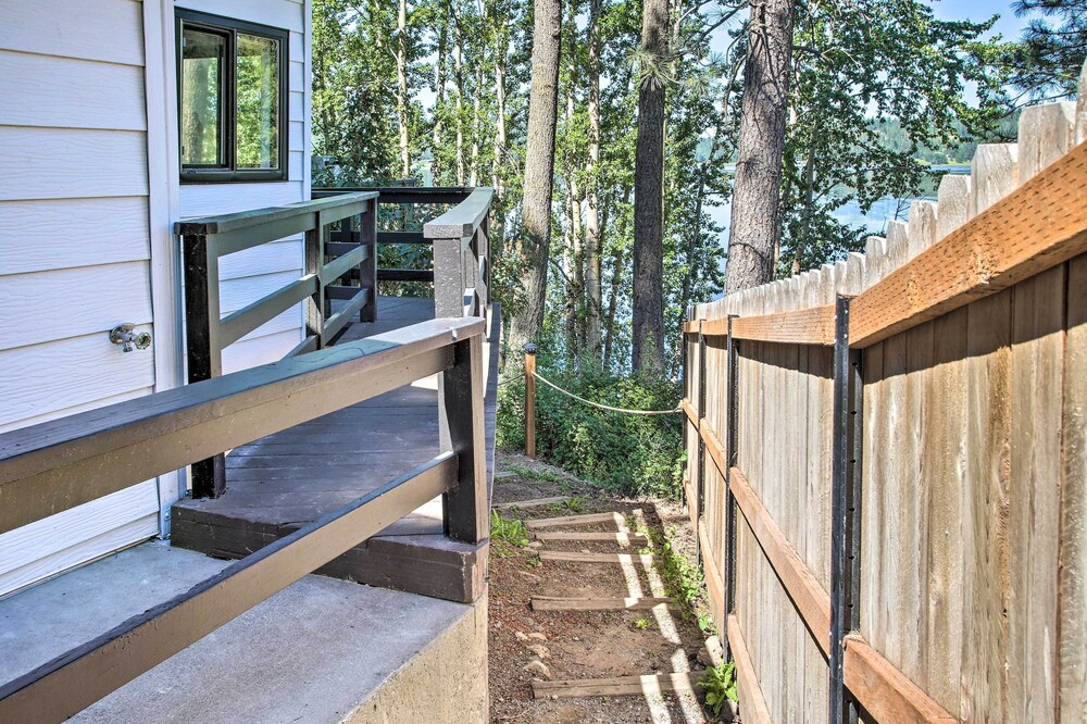 Renovated Hauser Lake Retreat: Walk to Beach! view 2