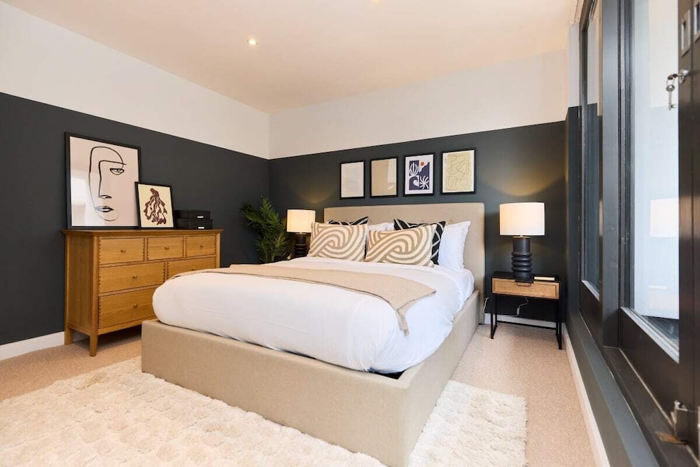 The Kensal Green Wonder - Bright 2bdr Flat With Balcony