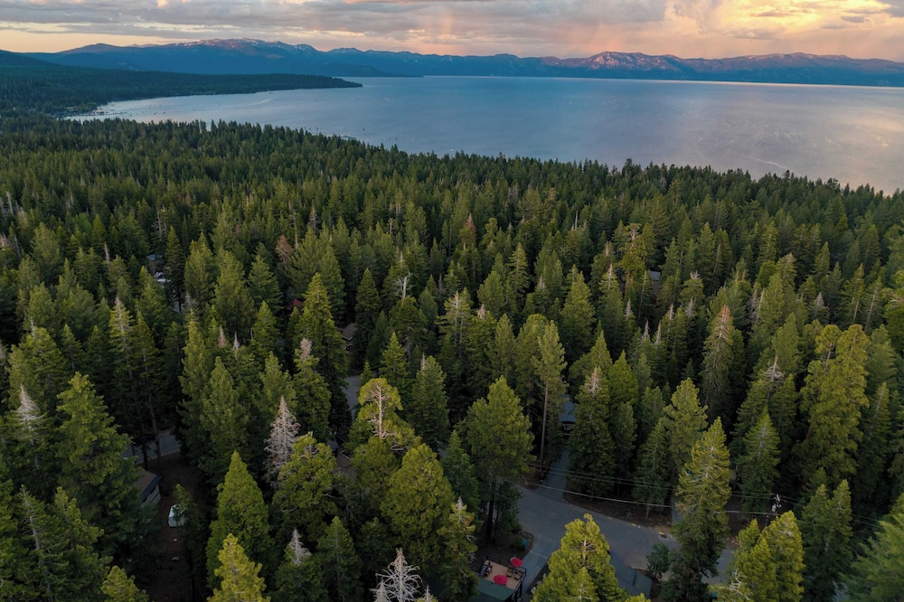 Paige Meadow by Avantstay Near Lake & Tahoe City