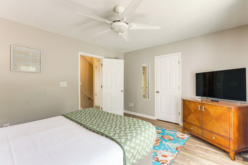 Walk to Ocean & Golf: North Myrtle Beach Home!