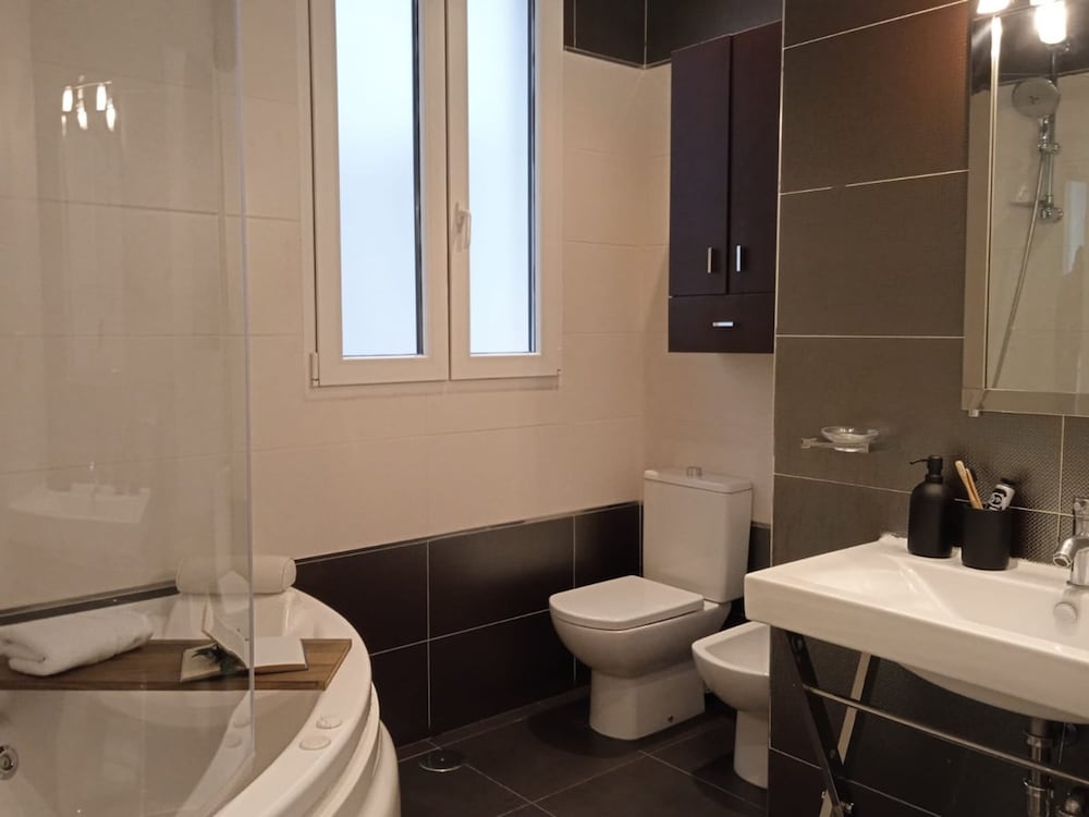 Lezat - 3 Bedrooms in R os Rosas