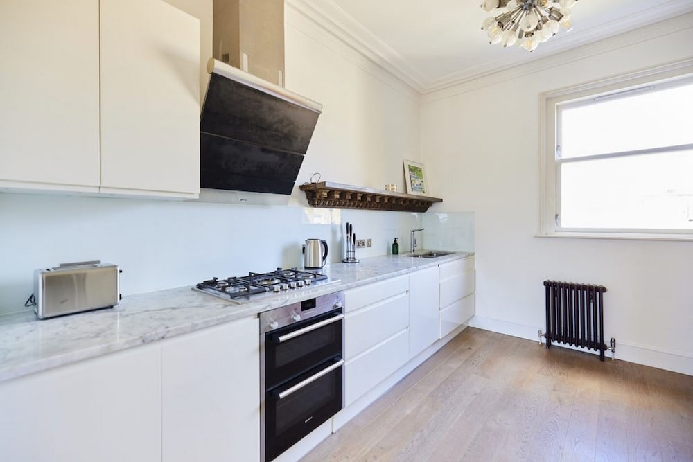 Stylish 3Br Home With Private Patio In Maida Vale