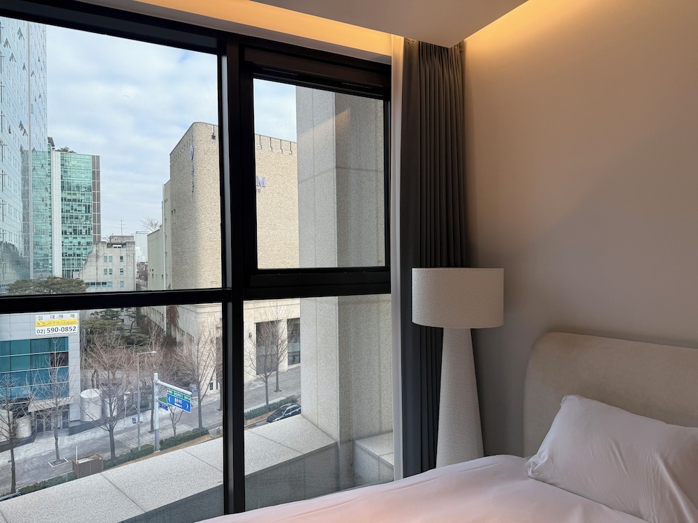 Caelum Black Gangnam Luxury Apt