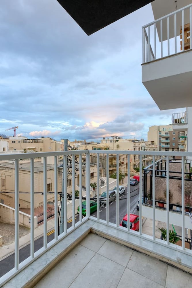 Central Msida Modern Bright Comfortable