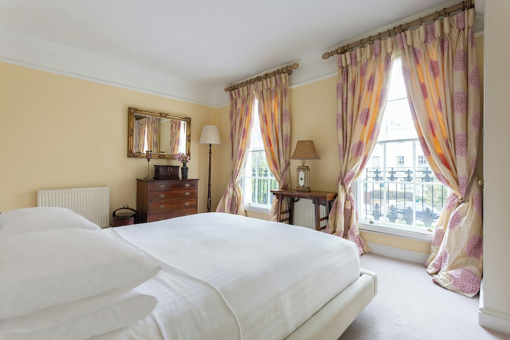 St John's Wood Terrace by Onefinestay view 3