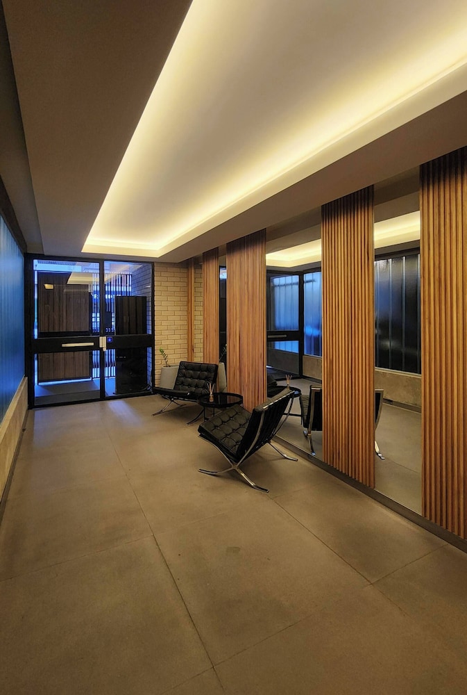 Alberti 360 Charming City Center Apartment With Shared Pool