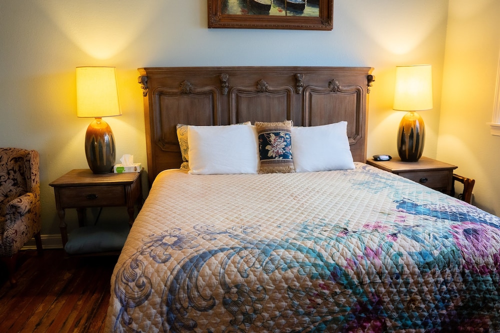Oak Tree Hotel