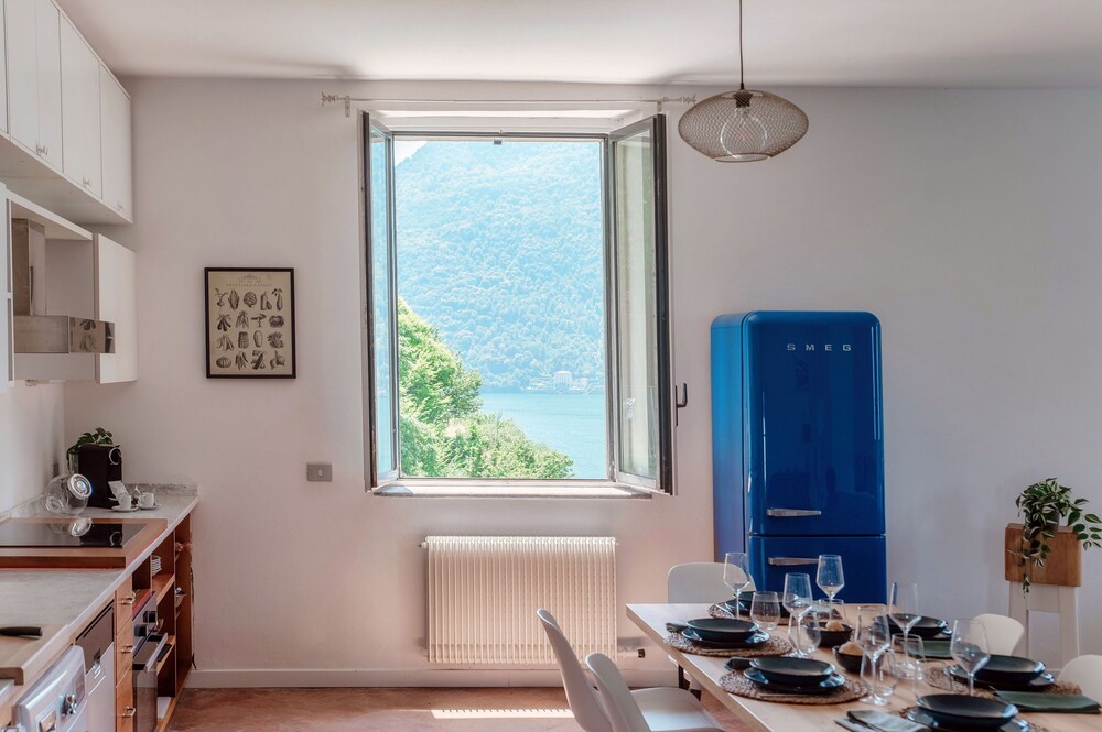 Silken Escape - Pool and Lake View