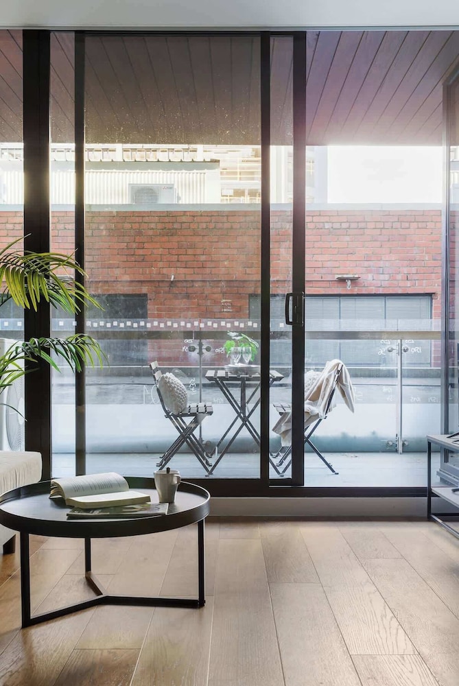 Modern & Cozy 2BR Apartment Close to Melbourne Uni